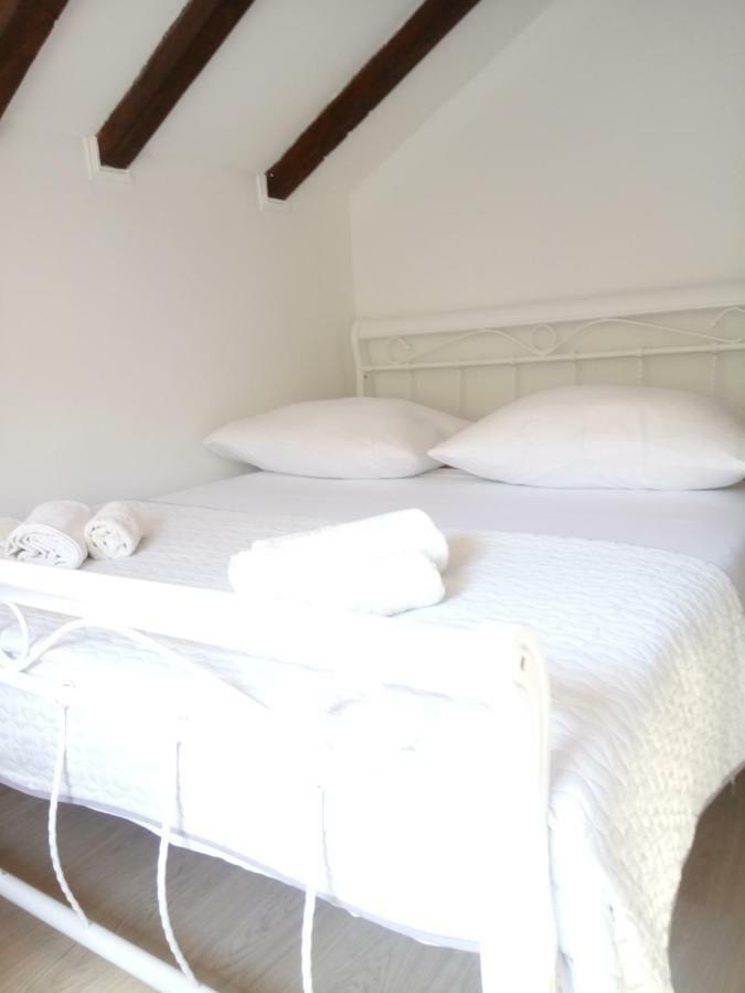 Holiday Home Jadric Osoje ภายนอก รูปภาพ
